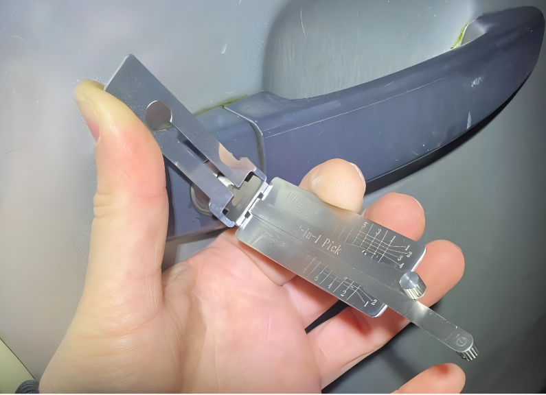 Lishi unlocking car door